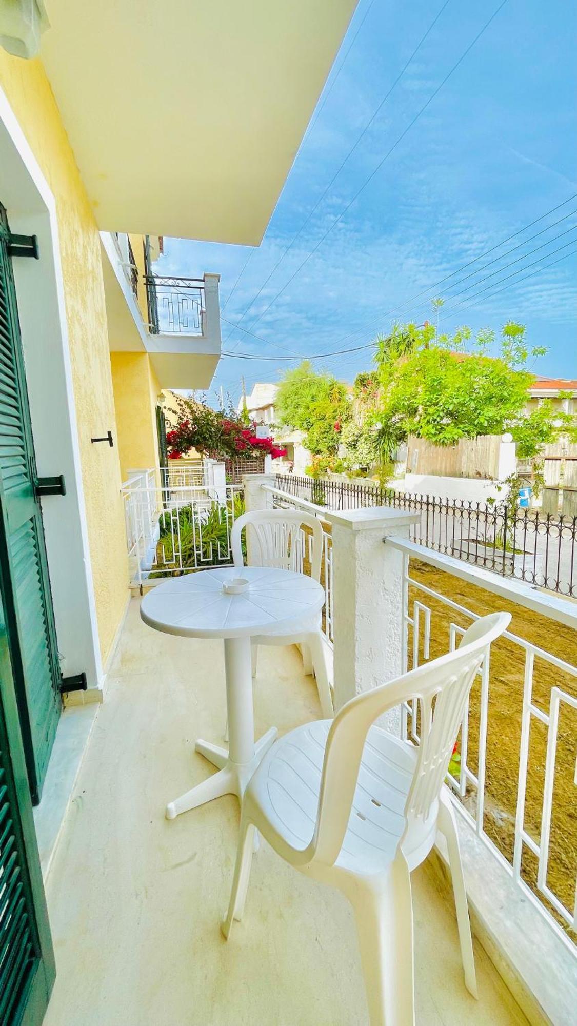 Kavos Aparthotel *