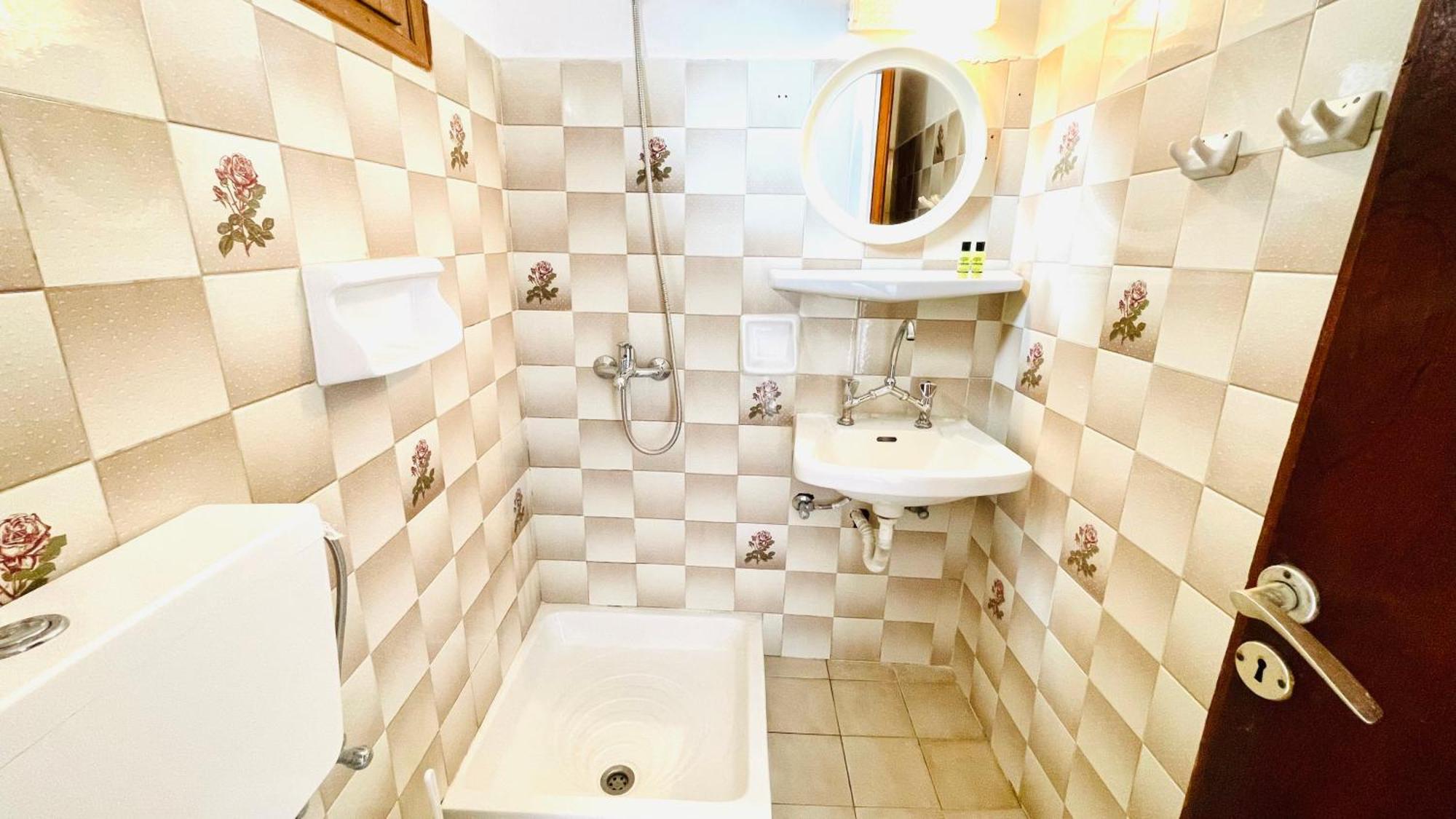 Kavos Aparthotel *
